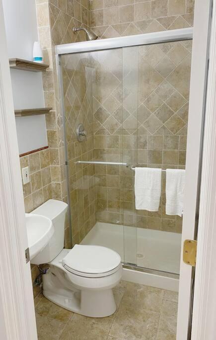 Private King Suite, L.i, Ny-hamptons To Nyc Apartment Coram